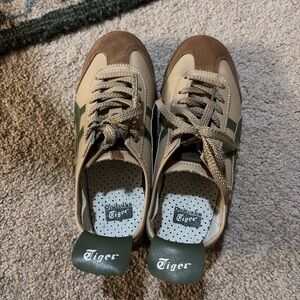 Onitsuka Tiger by Asics Men’s Beige & Green Low-Top Sneakers